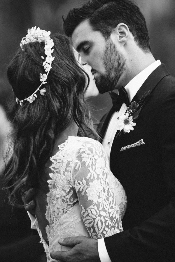 жених с бородой и невеста