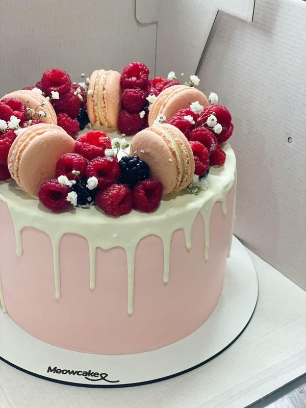 торт с макаронс и безе