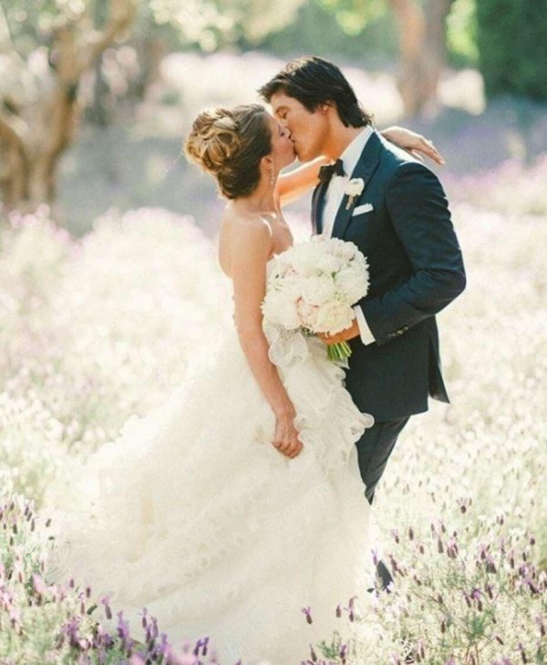 красивые жених и невеста