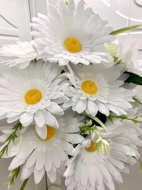 букет искусственных ромашек