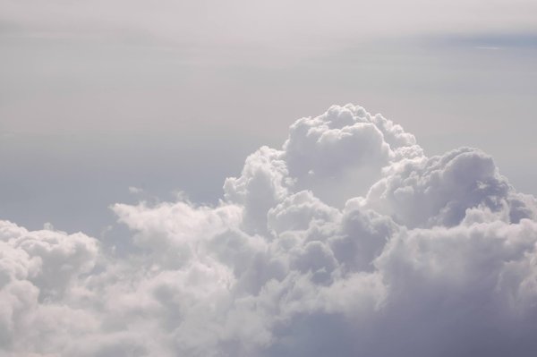 светлые облака