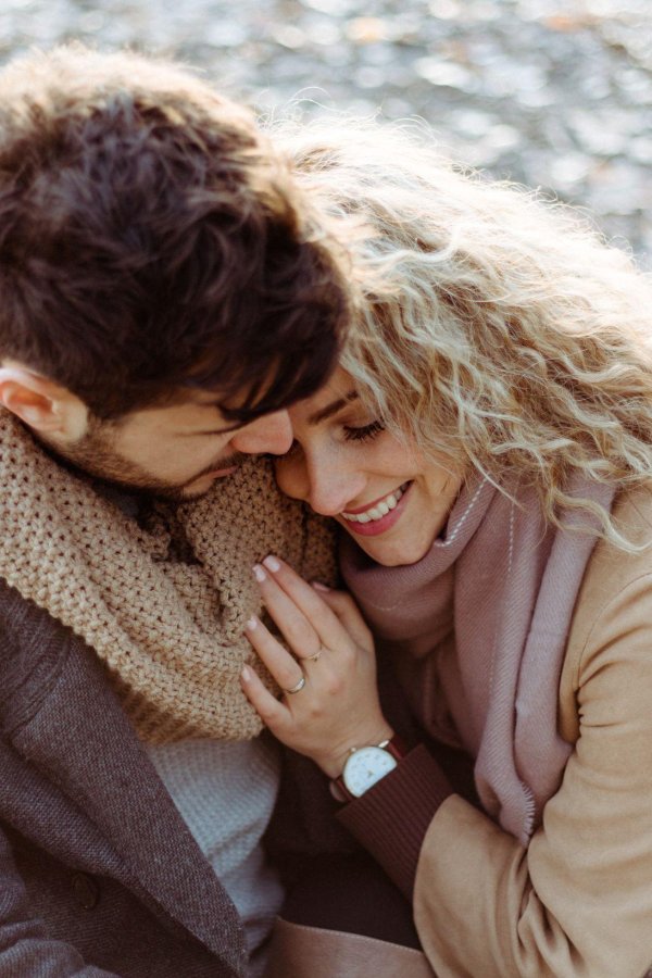 трогательные объятия