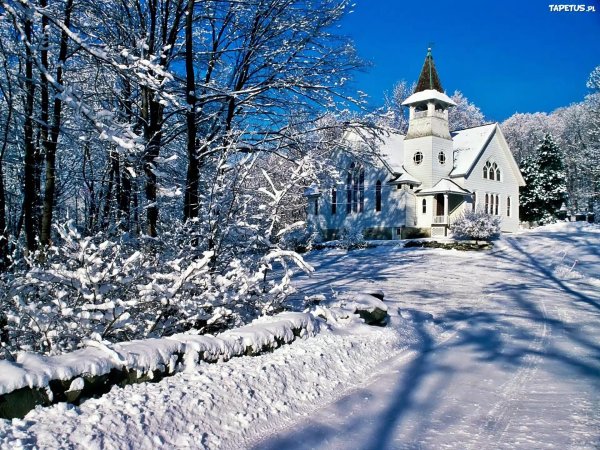 церковь в снегу