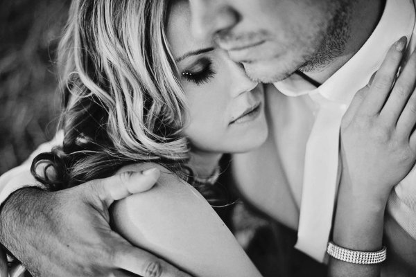 нежное объятие