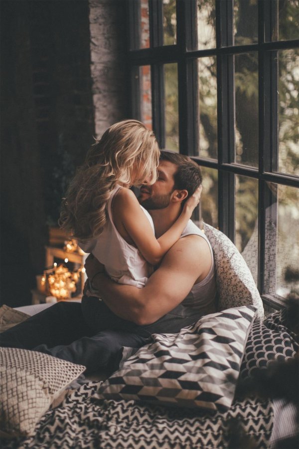 нежное объятие