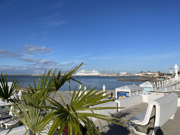 пляж остров ривьера сочи