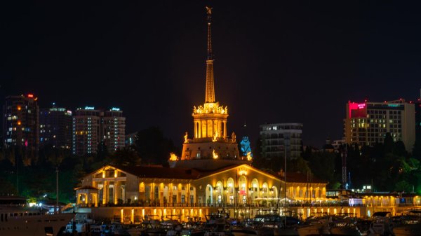 морвокзал сочи вечером