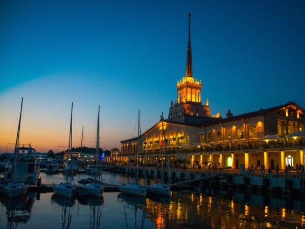 морвокзал сочи вечером