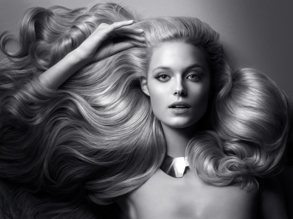 женщины с шикарными волосами