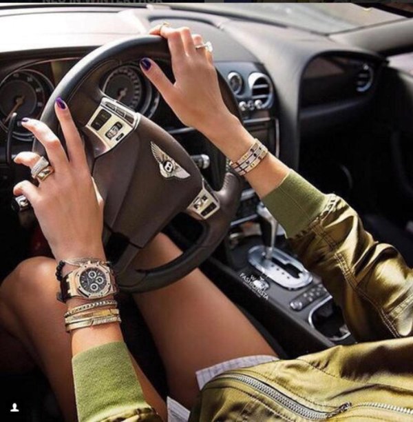 часы модные