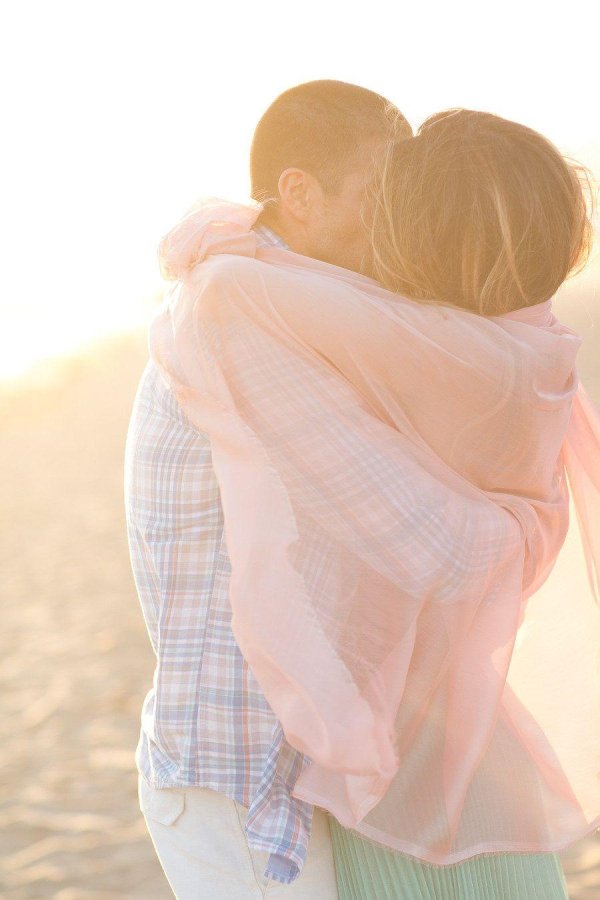 влюбленные объятия