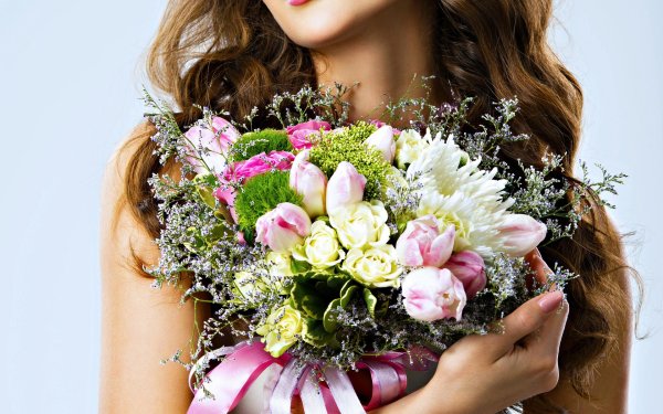 женщина с букетом