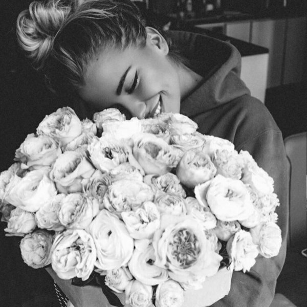 девушка с цветам