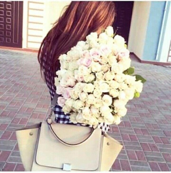 девушка с букетом