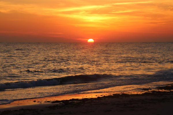 закат над морем