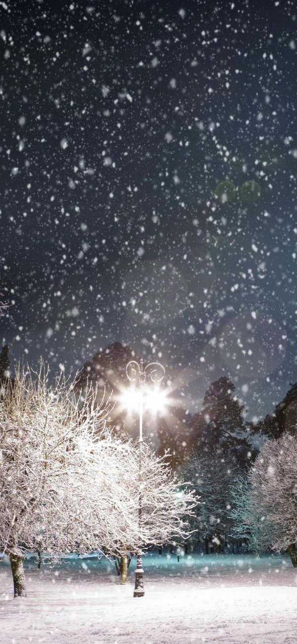 падает снег