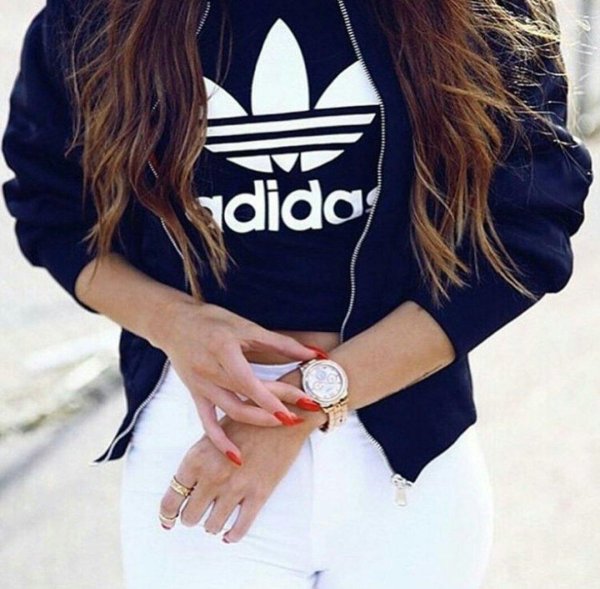 девочка в адидас