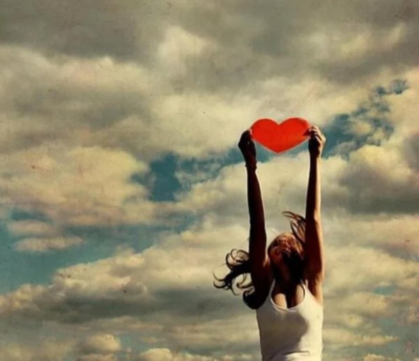 девушка с сердцем
