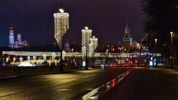 парк зарядье в москве мост ночью