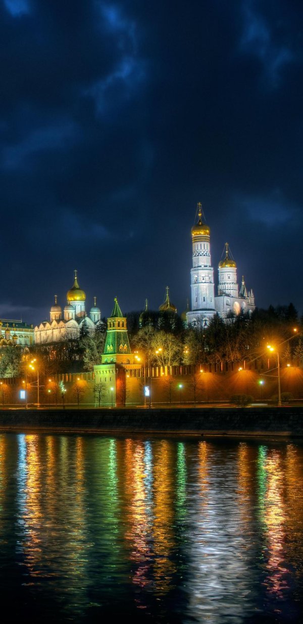 московский кремль ночью