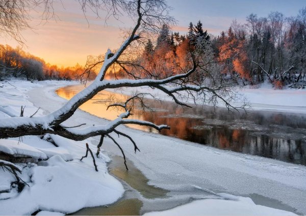 река зимой