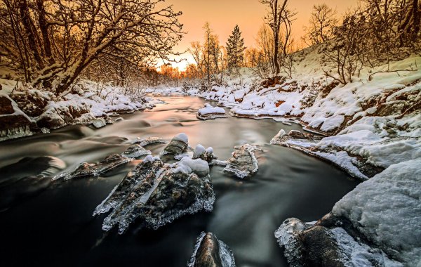 зимний ручей