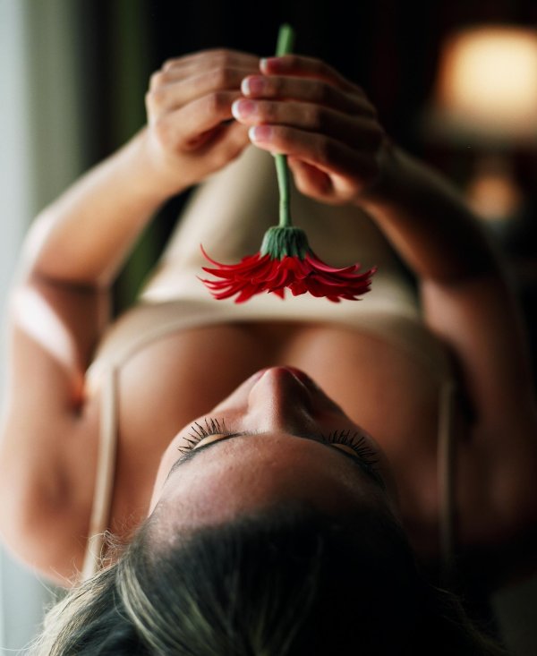 ню с цветами