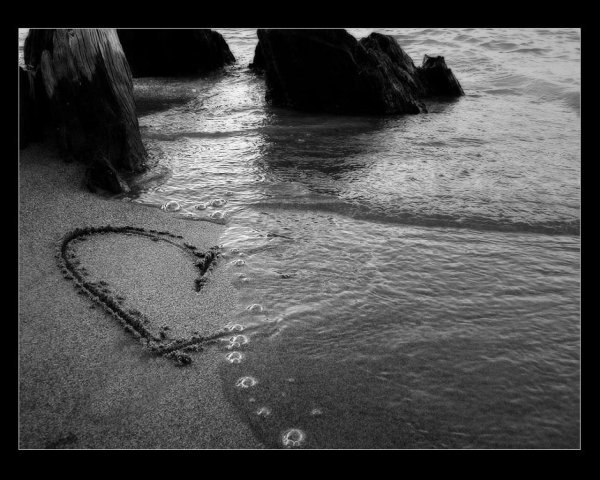 сердечко на песке