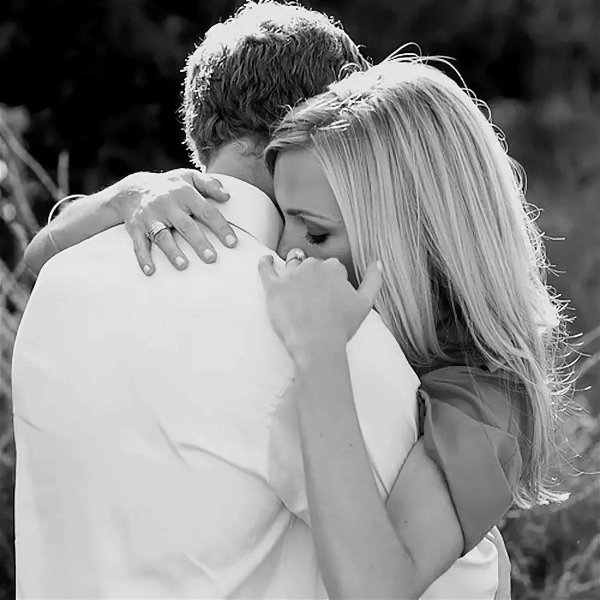 нежное объятие