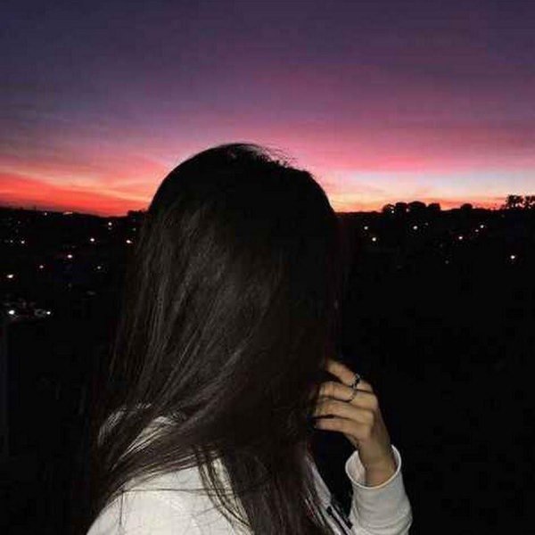 брюнетка без лица