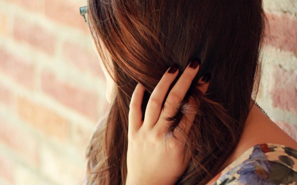 рука в волосах