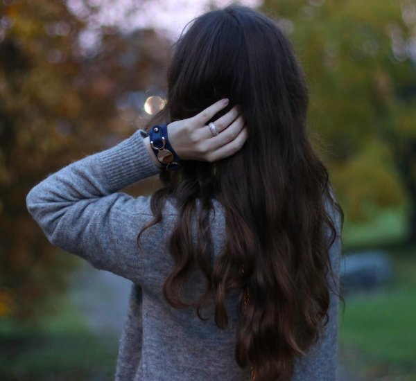 девушки с темными волосами