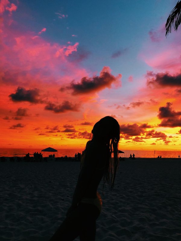 девушка на закате