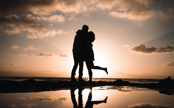 влюбленные на закате