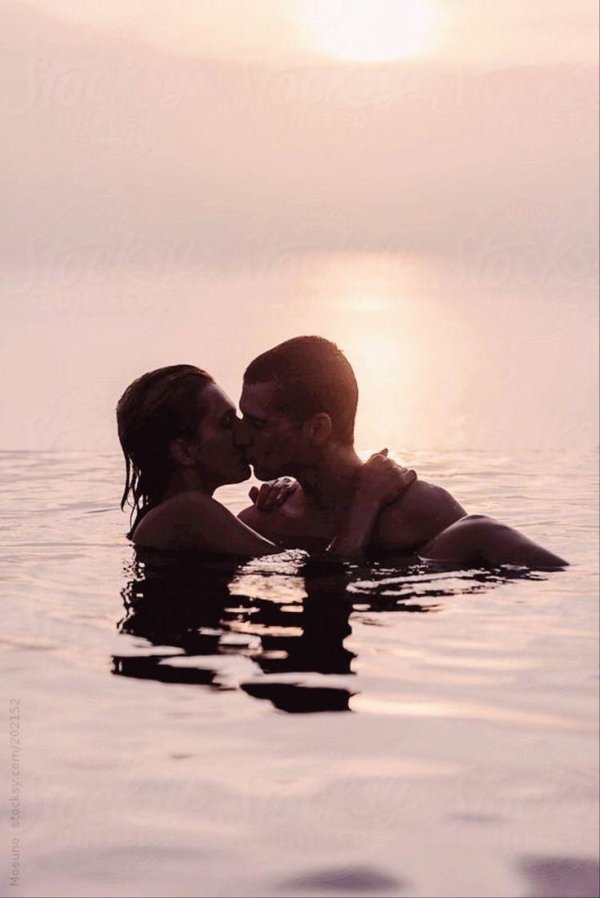 поцелуй в воде