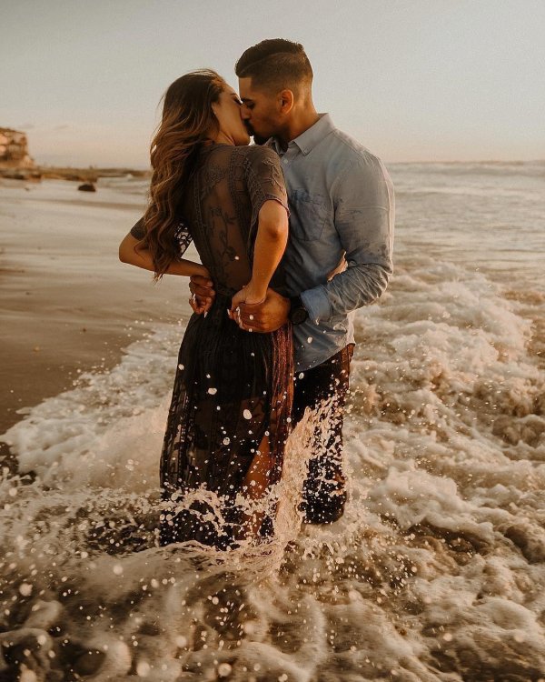 влюбленные на море