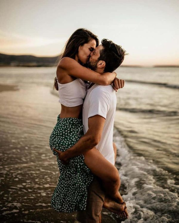 пляжная фотосессия для влюбленных