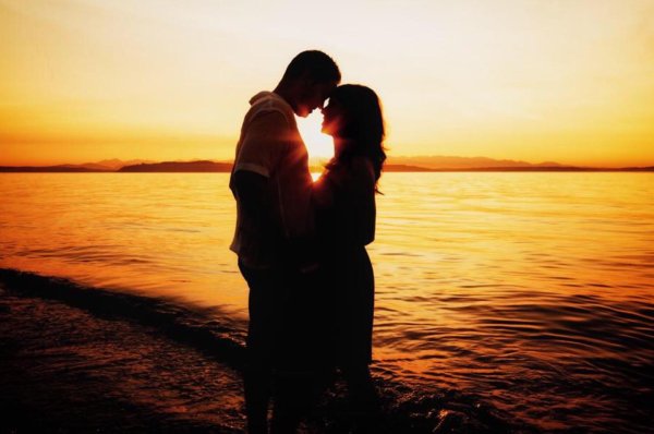влюбленные на закате