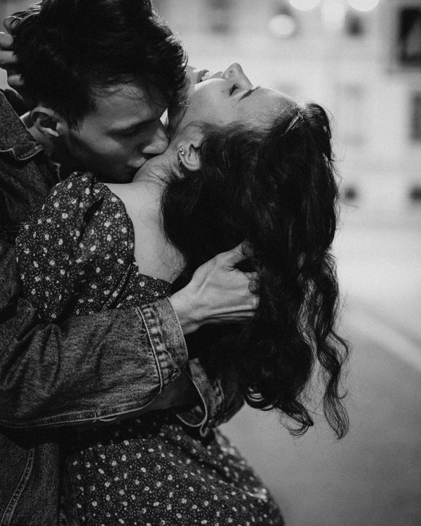 объятия влюбленных