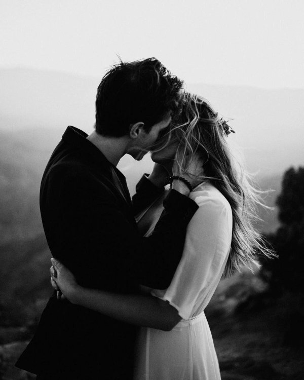 поцелуй пары