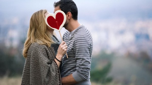 поцелуи влюблённых