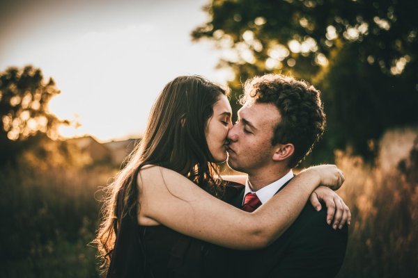 объятия влюбленных