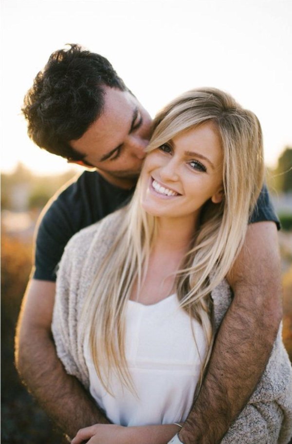 блондинка и брюнет