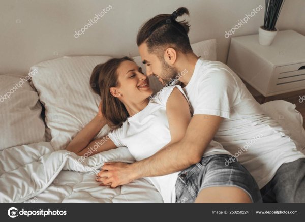 целоваться в постели