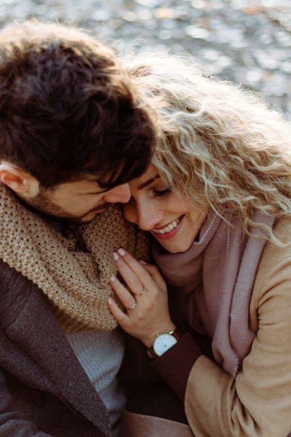 трогательные объятия