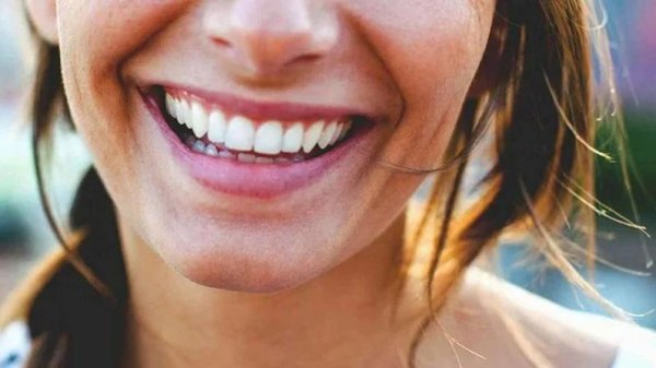 передние зубы