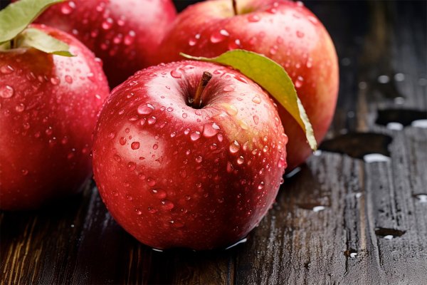 красивое яблоко