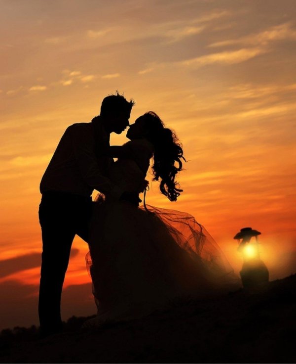 пары на закате