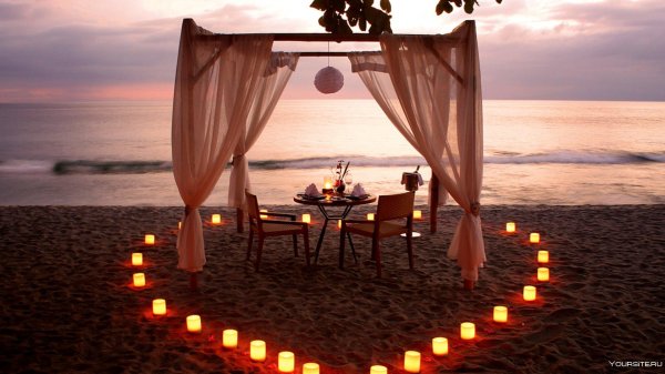 ужин на берегу моря