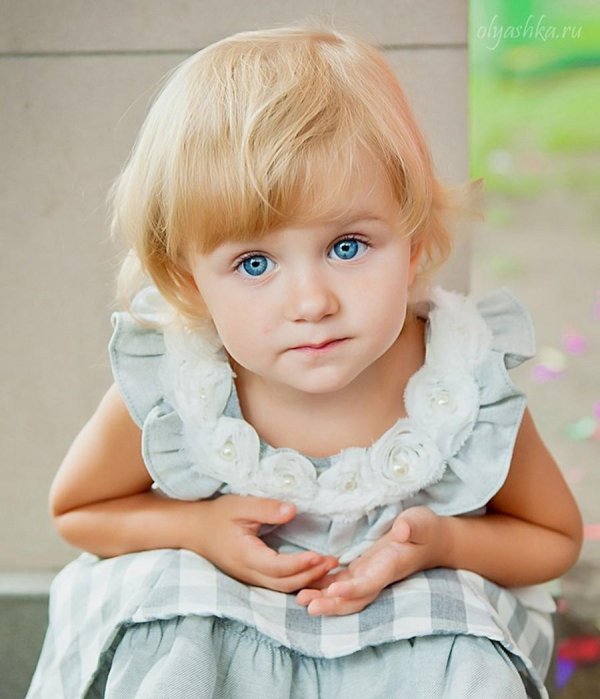 девочка с голубыми гла